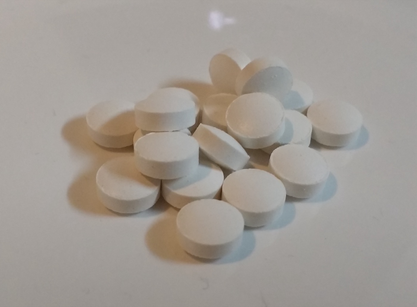 Vitamin D2 capsules, 800 IU, on a table